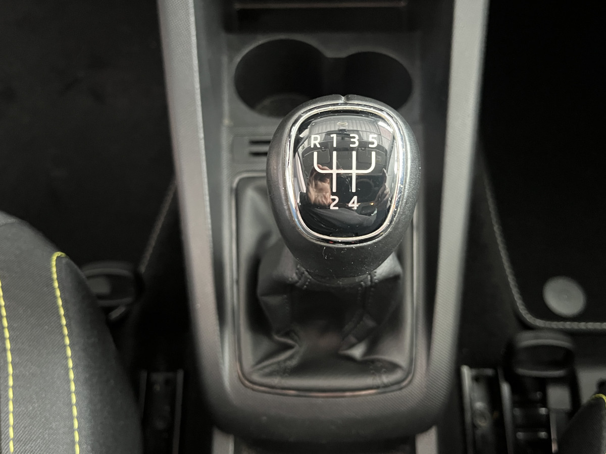 SKODA FABIA 1,0 TSI 95 EDITION GPS CAMERA REGULATEUR KEYLESS APPLE CARPLAY PARK PILOT JANTES ALU EXCELLENT ETAT