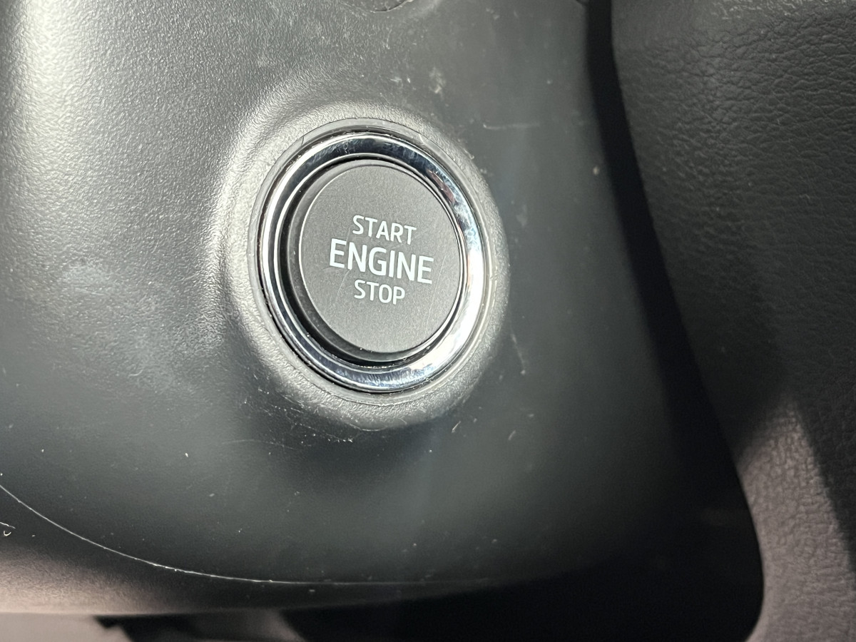 SKODA FABIA 1,0 TSI 95 EDITION GPS CAMERA REGULATEUR KEYLESS APPLE CARPLAY PARK PILOT JANTES ALU EXCELLENT ETAT