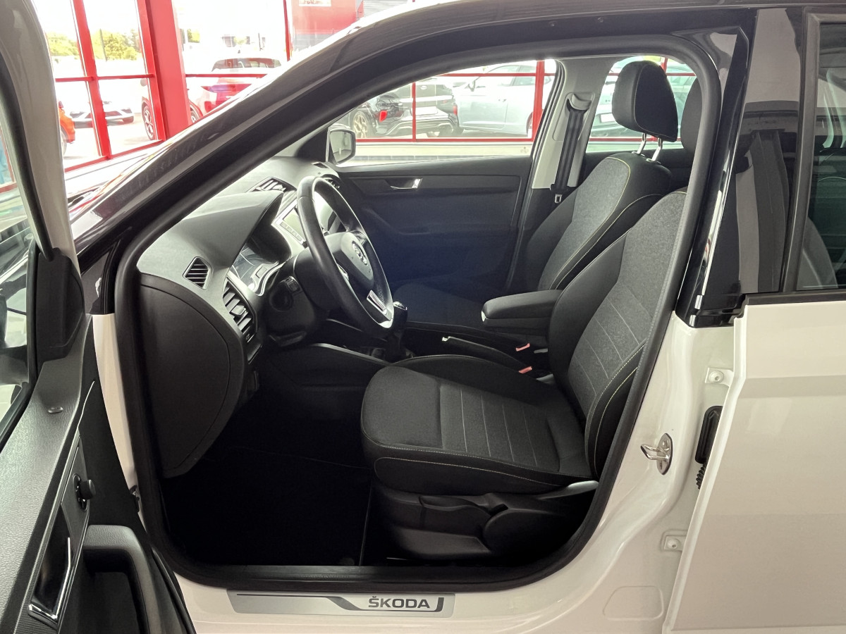 SKODA FABIA 1,0 TSI 95 EDITION GPS CAMERA REGULATEUR KEYLESS APPLE CARPLAY PARK PILOT JANTES ALU EXCELLENT ETAT