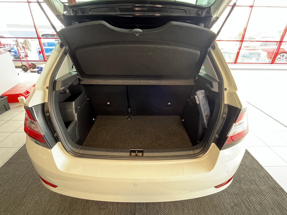 SKODA FABIA 1,0 TSI 95 EDITION GPS CAMERA REGULATEUR KEYLESS APPLE CARPLAY PARK PILOT JANTES ALU EXCELLENT ETAT