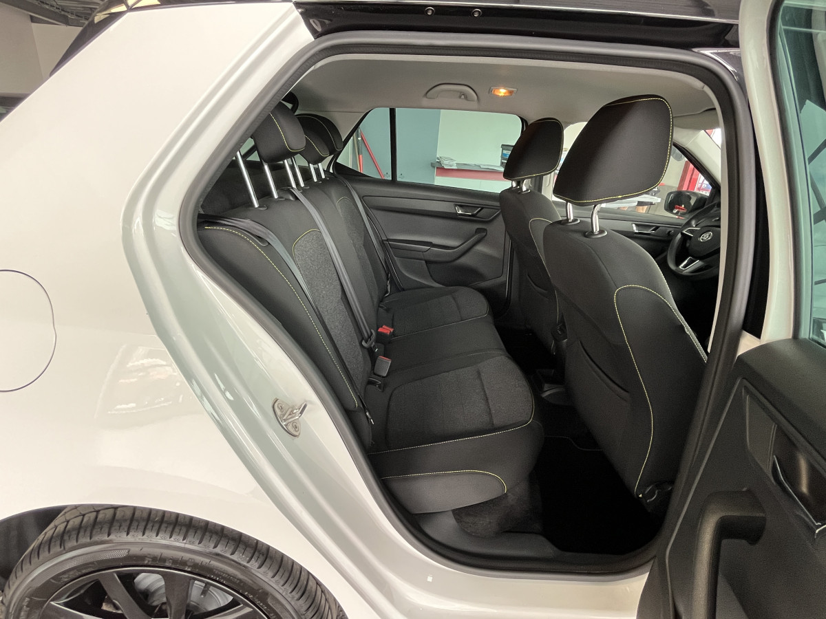 SKODA FABIA 1,0 TSI 95 EDITION GPS CAMERA REGULATEUR KEYLESS APPLE CARPLAY PARK PILOT JANTES ALU EXCELLENT ETAT