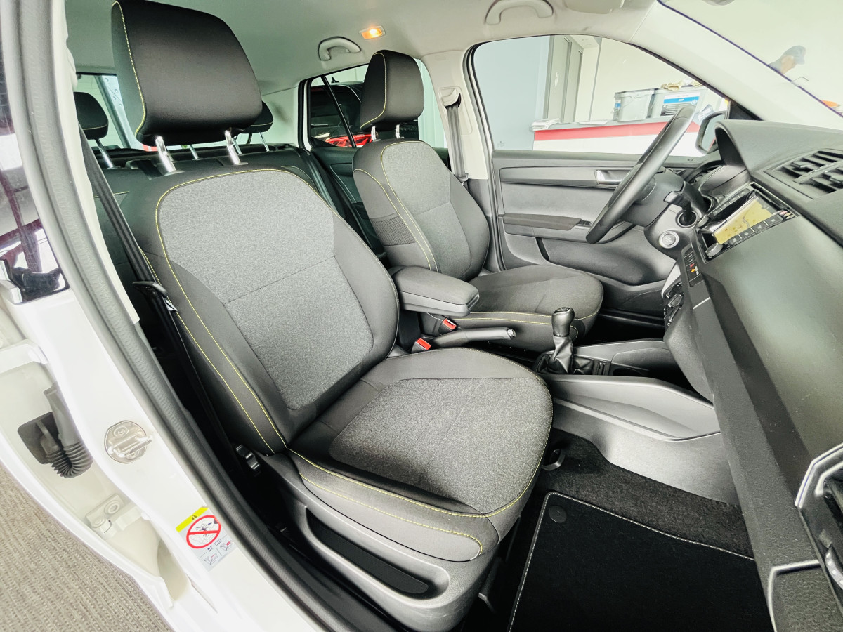 SKODA FABIA 1,0 TSI 95 EDITION GPS CAMERA REGULATEUR KEYLESS APPLE CARPLAY PARK PILOT JANTES ALU EXCELLENT ETAT