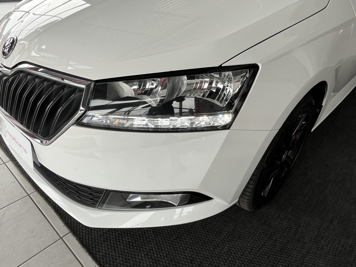 SKODA FABIA 1,0 TSI 95 EDITION GPS CAMERA REGULATEUR KEYLESS APPLE CARPLAY PARK PILOT JANTES ALU EXCELLENT ETAT