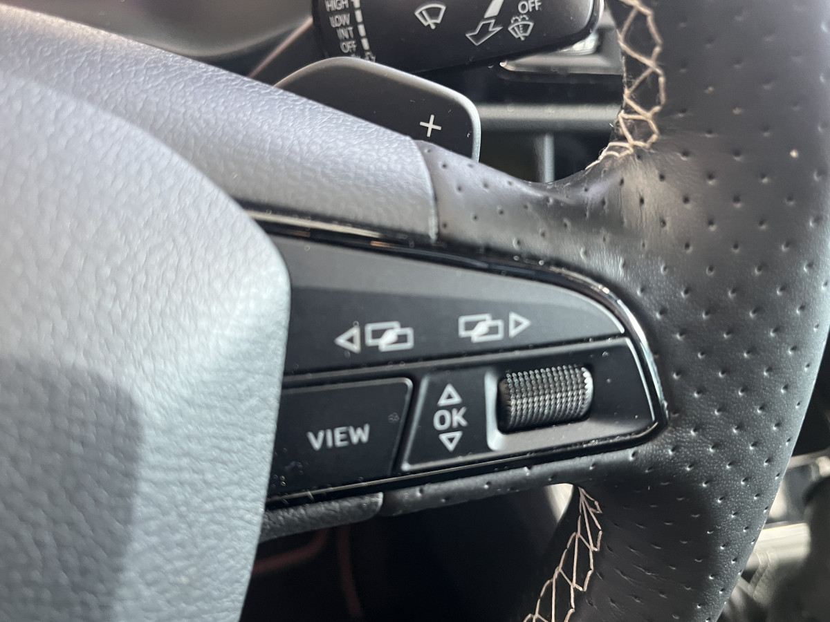 SEAT LEON CUPRA 2,0 TSI 290 DSG7 GPS TOIT PANORAMIQUE  ACC DCC  REGULATEUR ADAPTATIF APPLE CARPLAY FULL LED HIFI BEATS PARK PILOT EXCELLENT ETAT