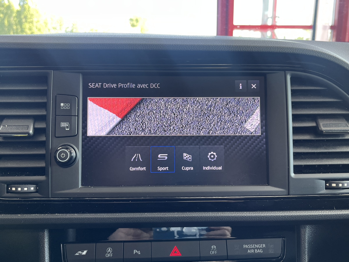 SEAT LEON CUPRA 2,0 TSI 290 DSG7 GPS TOIT PANORAMIQUE  ACC DCC  REGULATEUR ADAPTATIF APPLE CARPLAY FULL LED HIFI BEATS PARK PILOT EXCELLENT ETAT