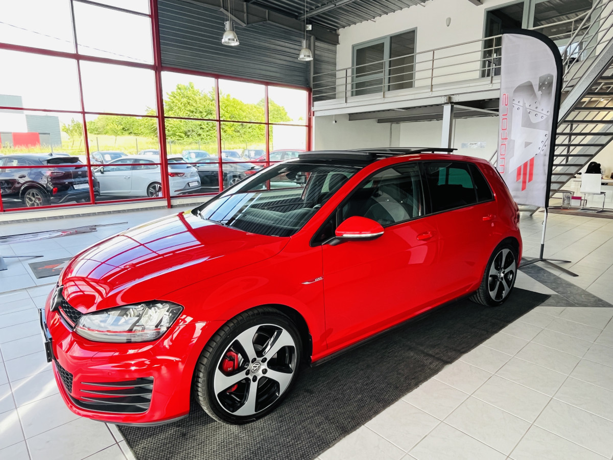 VOLKSWAGEN GOLF 7 2,0 TSI 230 PERFORMANCE DSG6 TOIT PANORAMIQUE OUVRANT  GPS  KEYLESS BI-XENON  PARK PILOT  JANTES 18  TRES BON ETAT