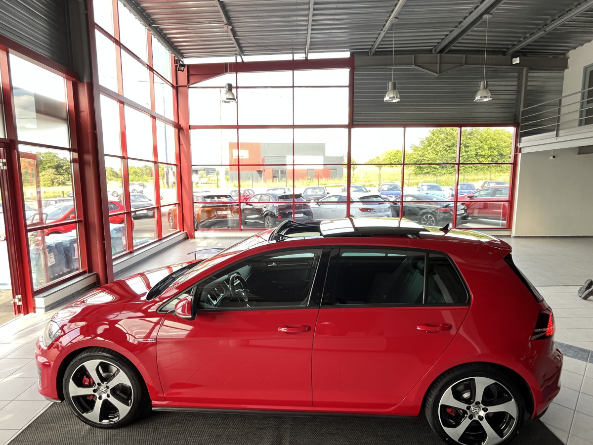VOLKSWAGEN GOLF 7 2,0 TSI 230 PERFORMANCE DSG6 TOIT PANORAMIQUE OUVRANT  GPS  KEYLESS BI-XENON  PARK PILOT  JANTES 18  TRES BON ETAT