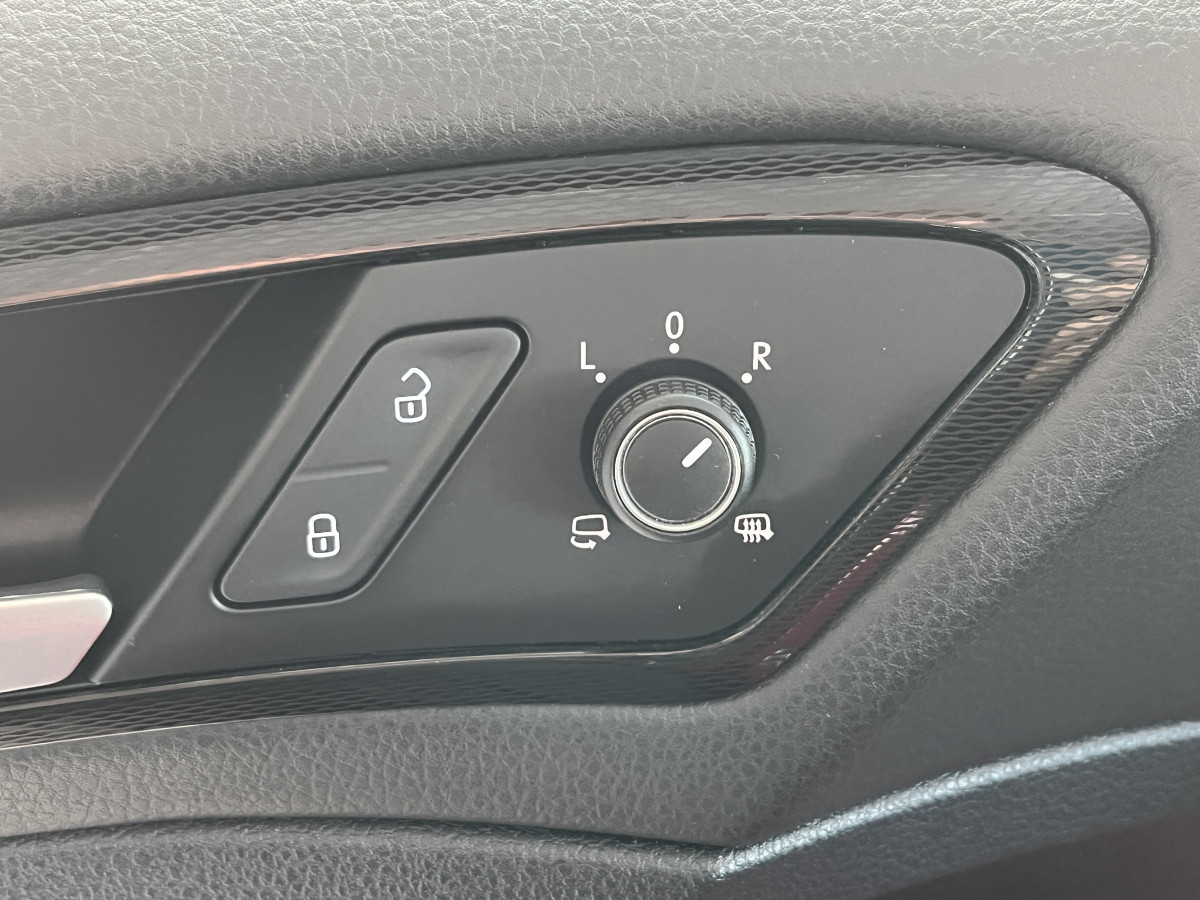 VOLKSWAGEN GOLF 7 2,0 TSI 230 PERFORMANCE DSG6 TOIT PANORAMIQUE OUVRANT  GPS  KEYLESS BI-XENON  PARK PILOT  JANTES 18  TRES BON ETAT