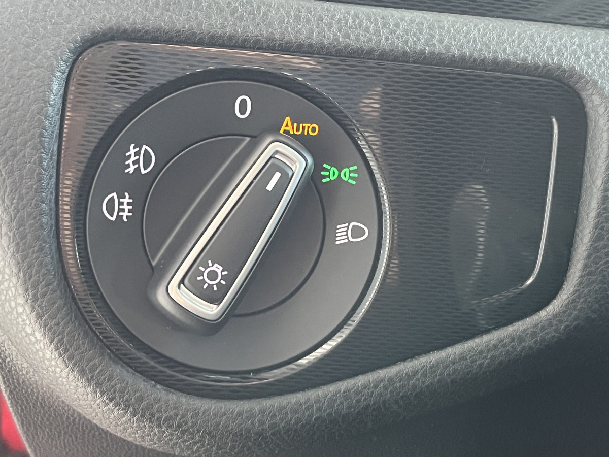 VOLKSWAGEN GOLF 7 2,0 TSI 230 PERFORMANCE DSG6 TOIT PANORAMIQUE OUVRANT  GPS  KEYLESS BI-XENON  PARK PILOT  JANTES 18  TRES BON ETAT