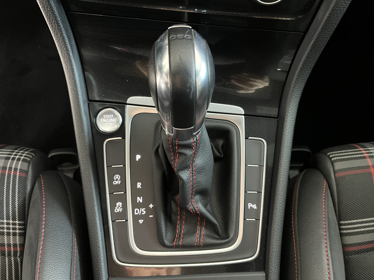 VOLKSWAGEN GOLF 7 2,0 TSI 230 PERFORMANCE DSG6 TOIT PANORAMIQUE OUVRANT  GPS  KEYLESS BI-XENON  PARK PILOT  JANTES 18  TRES BON ETAT