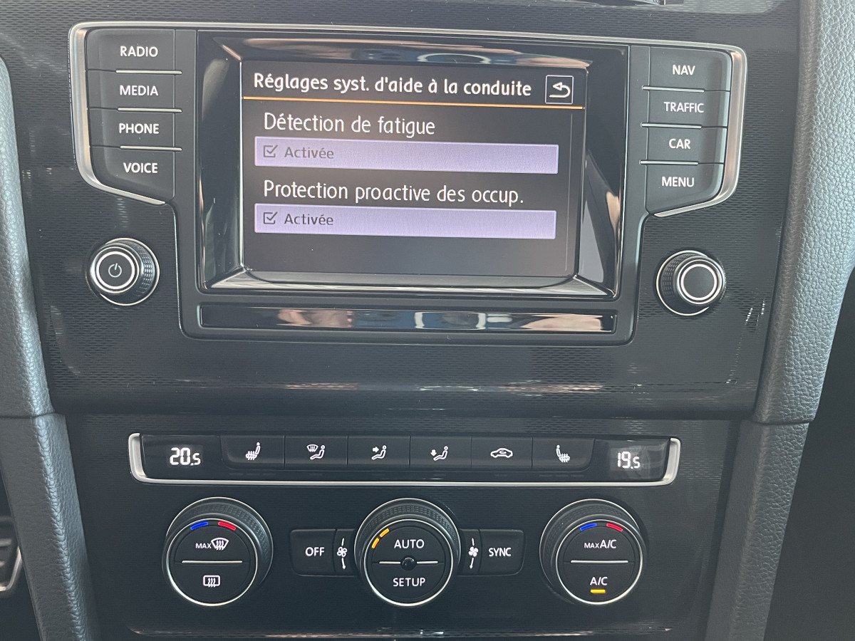 VOLKSWAGEN GOLF 7 2,0 TSI 230 PERFORMANCE DSG6 TOIT PANORAMIQUE OUVRANT  GPS  KEYLESS BI-XENON  PARK PILOT  JANTES 18  TRES BON ETAT