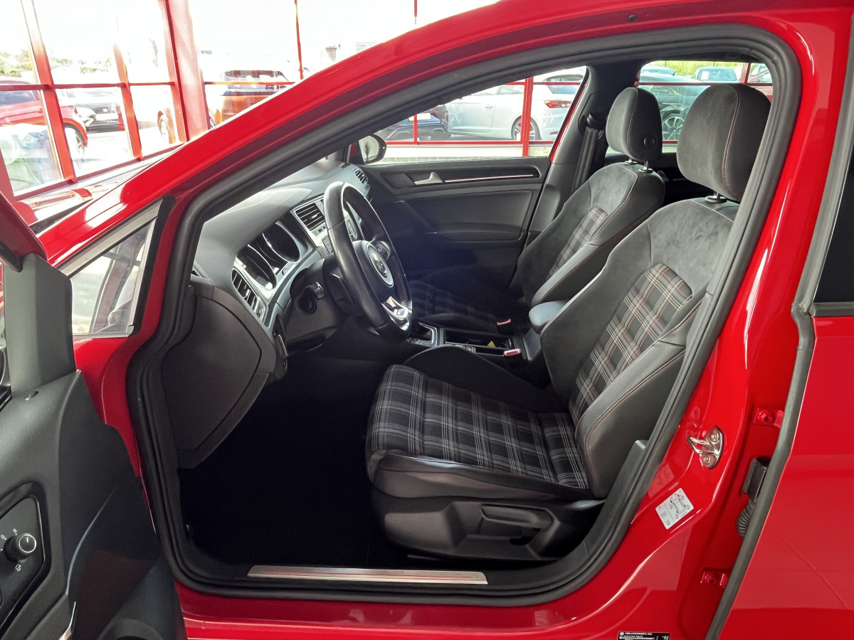 VOLKSWAGEN GOLF 7 2,0 TSI 230 PERFORMANCE DSG6 TOIT PANORAMIQUE OUVRANT  GPS  KEYLESS BI-XENON  PARK PILOT  JANTES 18  TRES BON ETAT