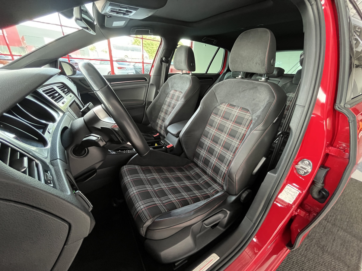 VOLKSWAGEN GOLF 7 2,0 TSI 230 PERFORMANCE DSG6 TOIT PANORAMIQUE OUVRANT  GPS  KEYLESS BI-XENON  PARK PILOT  JANTES 18  TRES BON ETAT