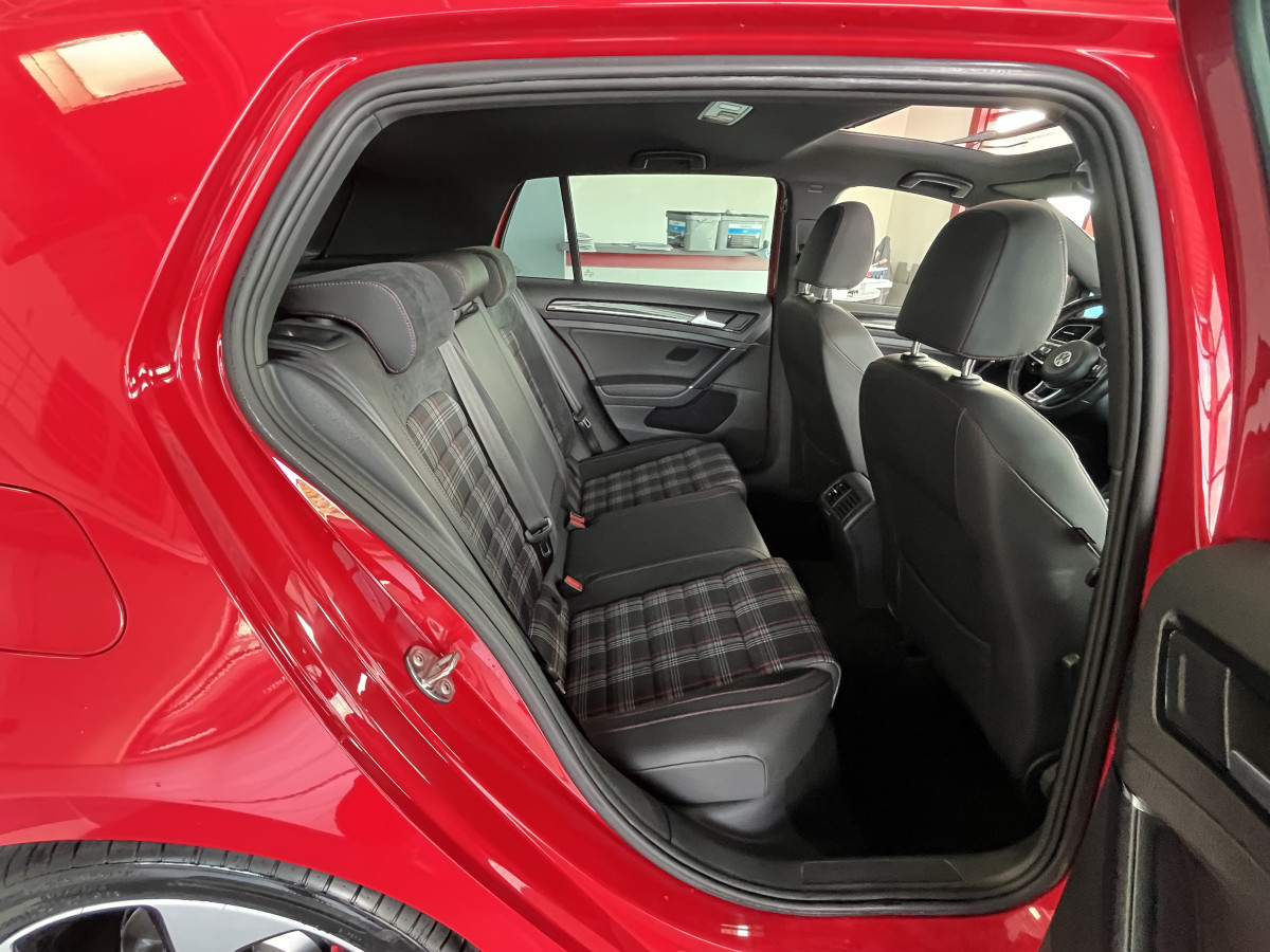 VOLKSWAGEN GOLF 7 2,0 TSI 230 PERFORMANCE DSG6 TOIT PANORAMIQUE OUVRANT  GPS  KEYLESS BI-XENON  PARK PILOT  JANTES 18  TRES BON ETAT