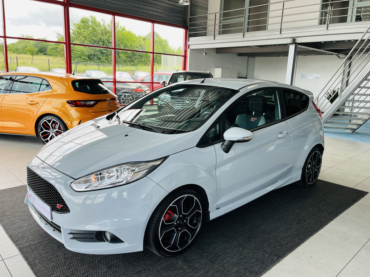 FORD FIESTA ST 1,6 200 EDITION LIMITED PACK PERFORMANCE GPS CAMERA  REGULATEUR KEYLESS  SONY PARK PILOT BLUETOOTH  ETAT COLLECTOR