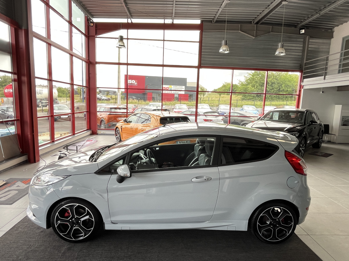 FORD FIESTA ST 1,6 200 EDITION LIMITED PACK PERFORMANCE GPS CAMERA  REGULATEUR KEYLESS  SONY PARK PILOT BLUETOOTH  ETAT COLLECTOR