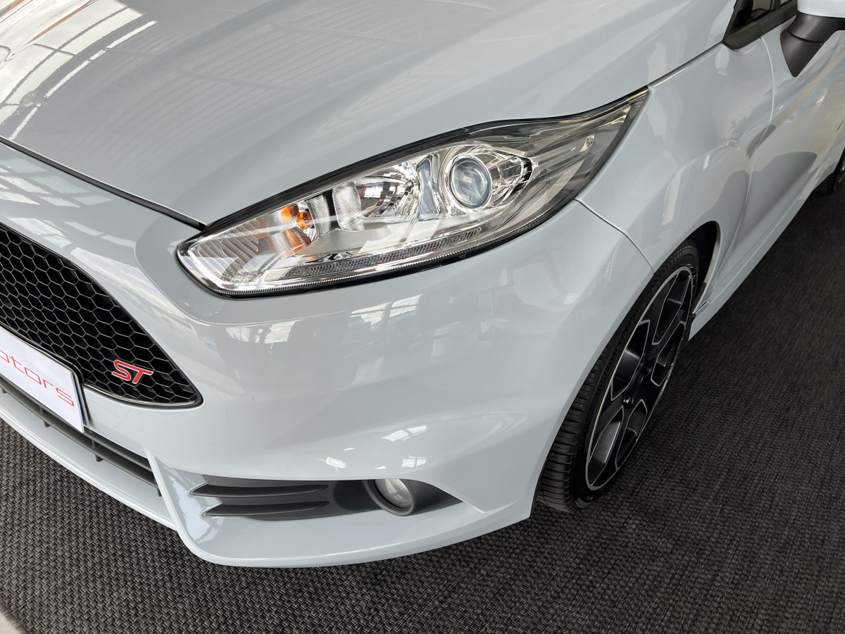 FORD FIESTA ST 1,6 200 EDITION LIMITED PACK PERFORMANCE GPS CAMERA  REGULATEUR KEYLESS  SONY PARK PILOT BLUETOOTH  ETAT COLLECTOR