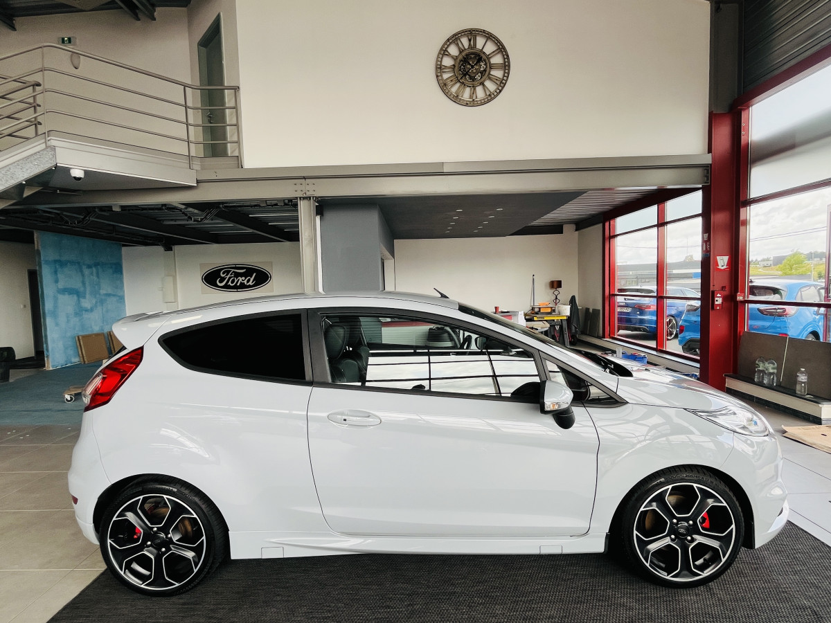 FORD FIESTA ST 1,6 200 EDITION LIMITED PACK PERFORMANCE GPS CAMERA  REGULATEUR KEYLESS  SONY PARK PILOT BLUETOOTH  ETAT COLLECTOR