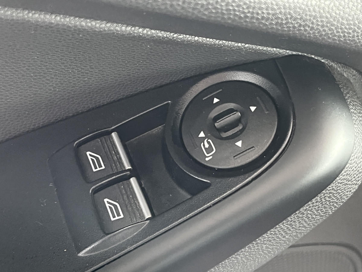 FORD FIESTA ST 1,6 200 EDITION LIMITED PACK PERFORMANCE GPS CAMERA  REGULATEUR KEYLESS  SONY PARK PILOT BLUETOOTH  ETAT COLLECTOR
