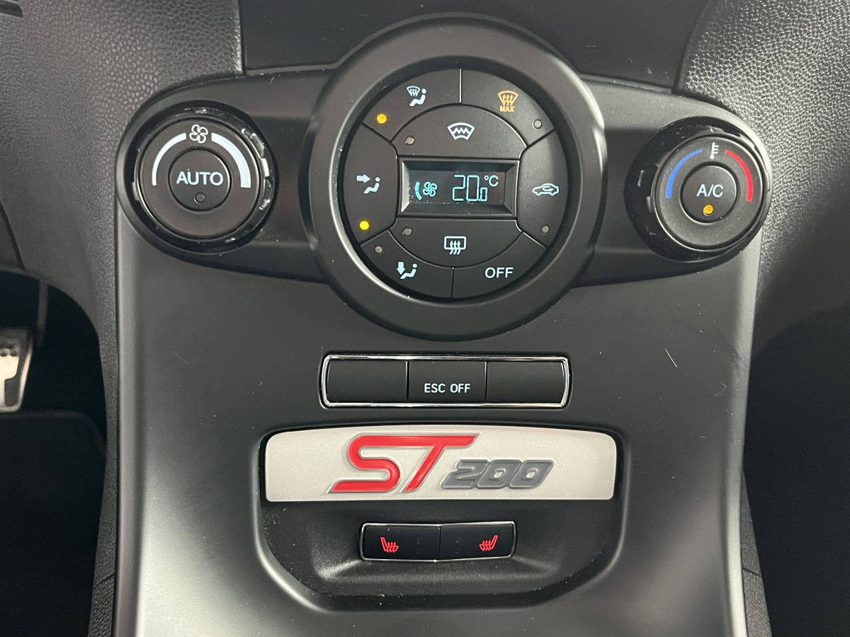 FORD FIESTA ST 1,6 200 EDITION LIMITED PACK PERFORMANCE GPS CAMERA  REGULATEUR KEYLESS  SONY PARK PILOT BLUETOOTH  ETAT COLLECTOR
