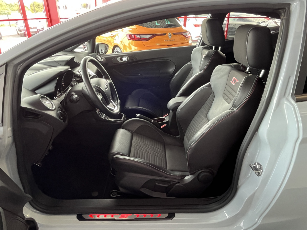 FORD FIESTA ST 1,6 200 EDITION LIMITED PACK PERFORMANCE GPS CAMERA  REGULATEUR KEYLESS  SONY PARK PILOT BLUETOOTH  ETAT COLLECTOR