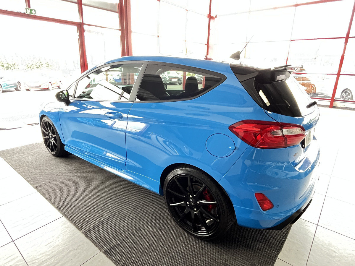 FORD FIESTA ST 1,5 200 EDITION LIMITED PACK PERF GPS CAMERA REGULATEUR HIFI B&O PACK HIVER FULL LED KEYLESS SUSPENSION PERFORMANCE FORD  ETAT NEUF