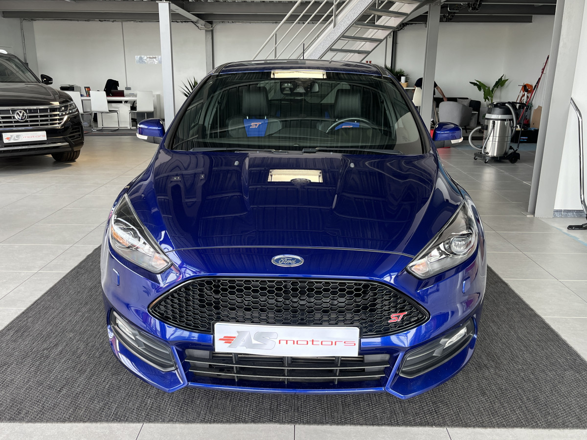 FORD FOCUS ST 2,0 250  GPS  REGULATEUR LIMITEUR BI XENON APPLE KEYLESS  CARPLAY PARK PILOT PACK HIVER RECARO  BLUETOOTH EXCELLENT ETAT