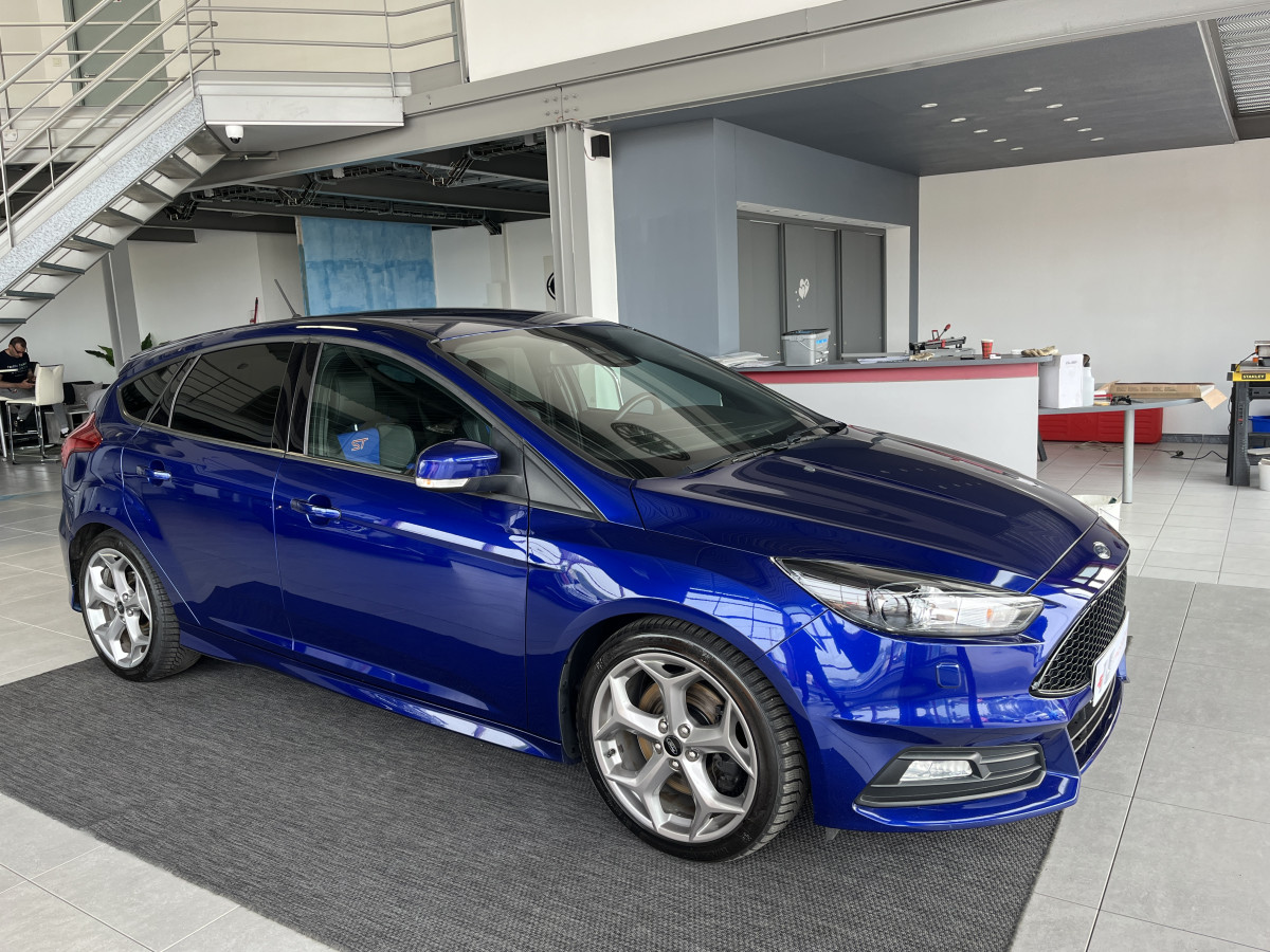 FORD FOCUS ST 2,0 250  GPS  REGULATEUR LIMITEUR BI XENON APPLE KEYLESS  CARPLAY PARK PILOT PACK HIVER RECARO  BLUETOOTH EXCELLENT ETAT