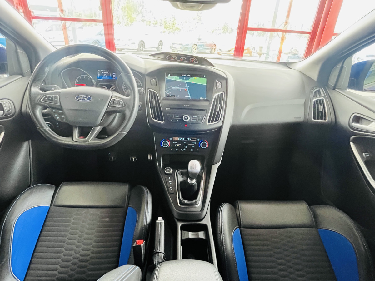 FORD FOCUS ST 2,0 250  GPS  REGULATEUR LIMITEUR BI XENON APPLE KEYLESS  CARPLAY PARK PILOT PACK HIVER RECARO  BLUETOOTH EXCELLENT ETAT