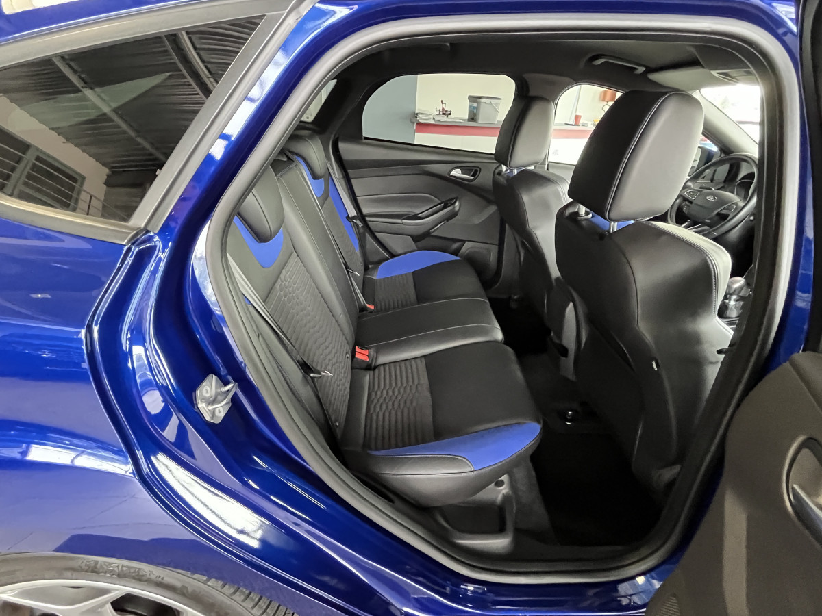FORD FOCUS ST 2,0 250  GPS  REGULATEUR LIMITEUR BI XENON APPLE KEYLESS  CARPLAY PARK PILOT PACK HIVER RECARO  BLUETOOTH EXCELLENT ETAT