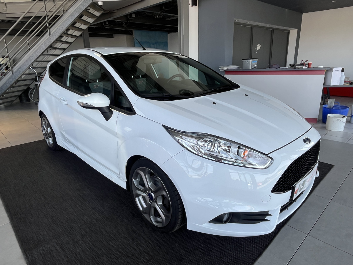 FORD FIESTA 1,6 182 GPS KEYLESS PARK PILOT RECARO HIFI SONY BLUETOOTH FEUX HALOGENE JANTES 17 1 ERE MAIN EXCELLENT ETAT