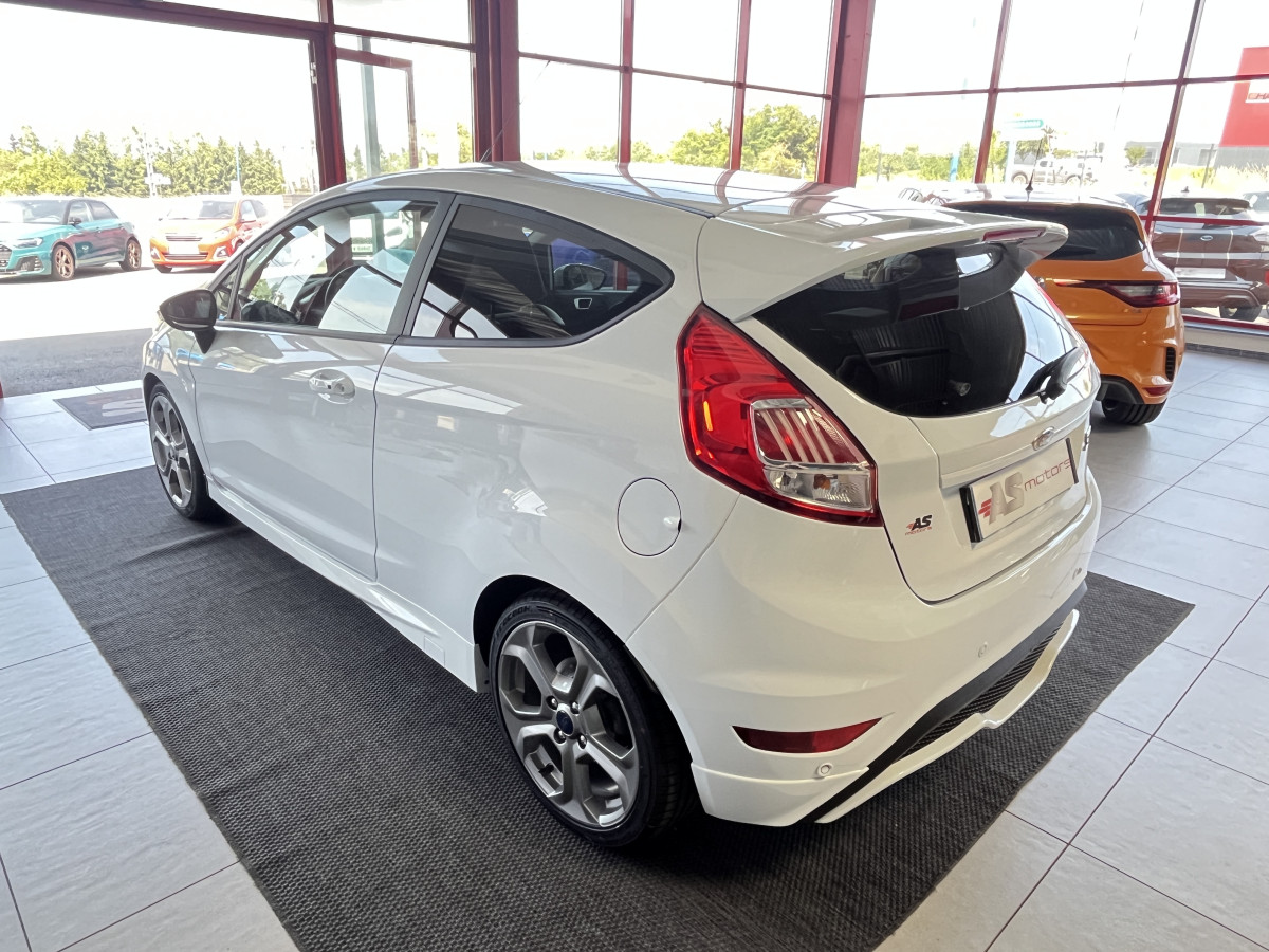 FORD FIESTA 1,6 182 GPS KEYLESS PARK PILOT RECARO HIFI SONY BLUETOOTH FEUX HALOGENE JANTES 17 1 ERE MAIN EXCELLENT ETAT