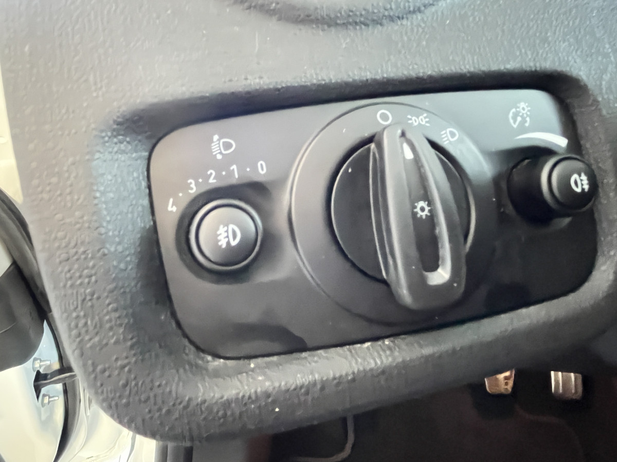 FORD FIESTA 1,6 182 GPS KEYLESS PARK PILOT RECARO HIFI SONY BLUETOOTH FEUX HALOGENE JANTES 17 1 ERE MAIN EXCELLENT ETAT
