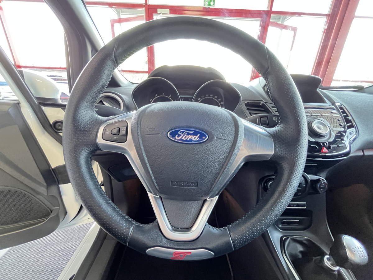 FORD FIESTA 1,6 182 GPS KEYLESS PARK PILOT RECARO HIFI SONY BLUETOOTH FEUX HALOGENE JANTES 17 1 ERE MAIN EXCELLENT ETAT