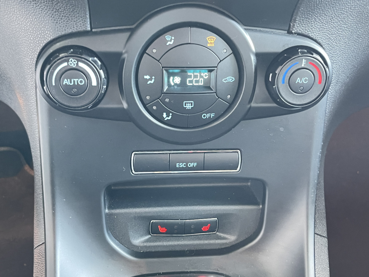 FORD FIESTA 1,6 182 GPS KEYLESS PARK PILOT RECARO HIFI SONY BLUETOOTH FEUX HALOGENE JANTES 17 1 ERE MAIN EXCELLENT ETAT