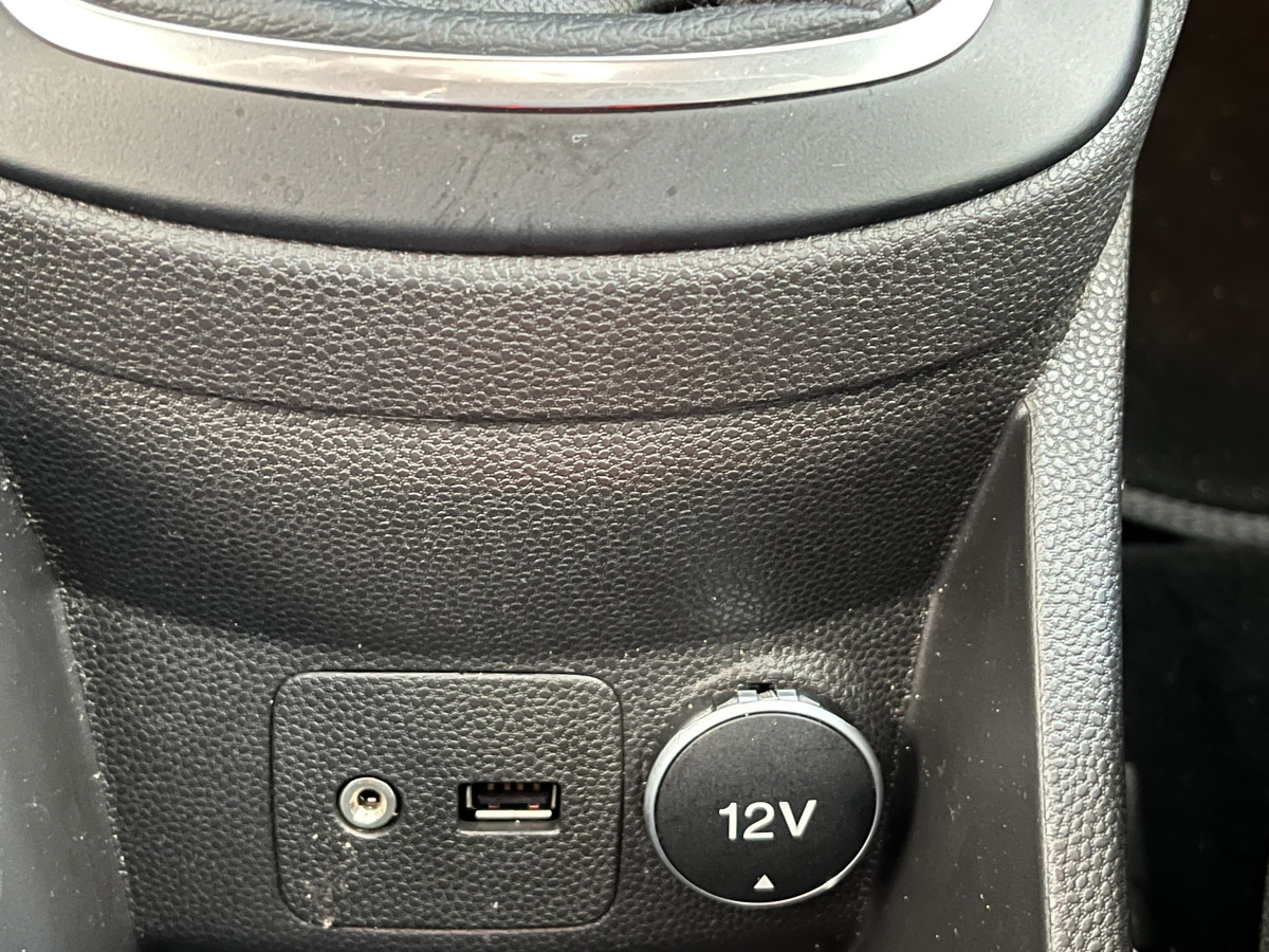 FORD FIESTA 1,6 182 GPS KEYLESS PARK PILOT RECARO HIFI SONY BLUETOOTH FEUX HALOGENE JANTES 17 1 ERE MAIN EXCELLENT ETAT
