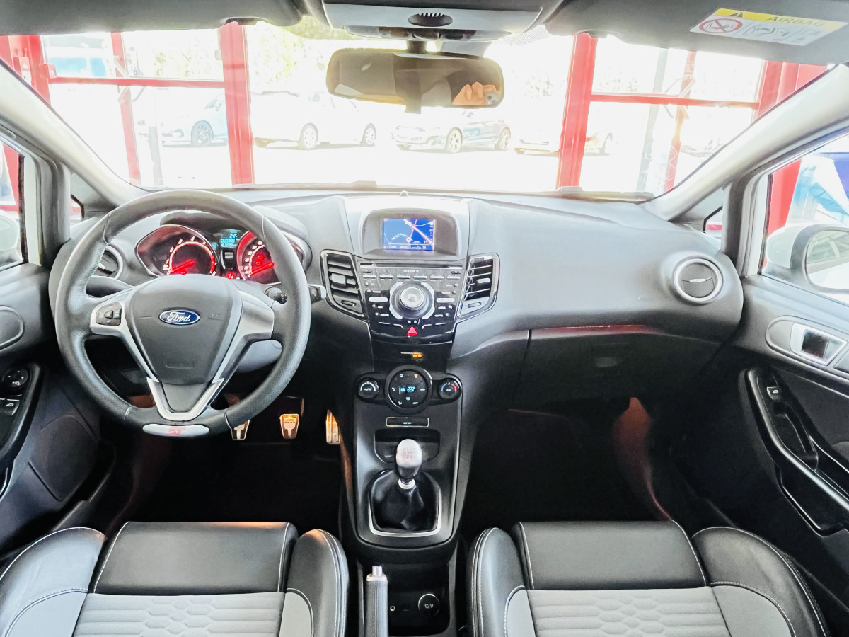 FORD FIESTA 1,6 182 GPS KEYLESS PARK PILOT RECARO HIFI SONY BLUETOOTH FEUX HALOGENE JANTES 17 1 ERE MAIN EXCELLENT ETAT