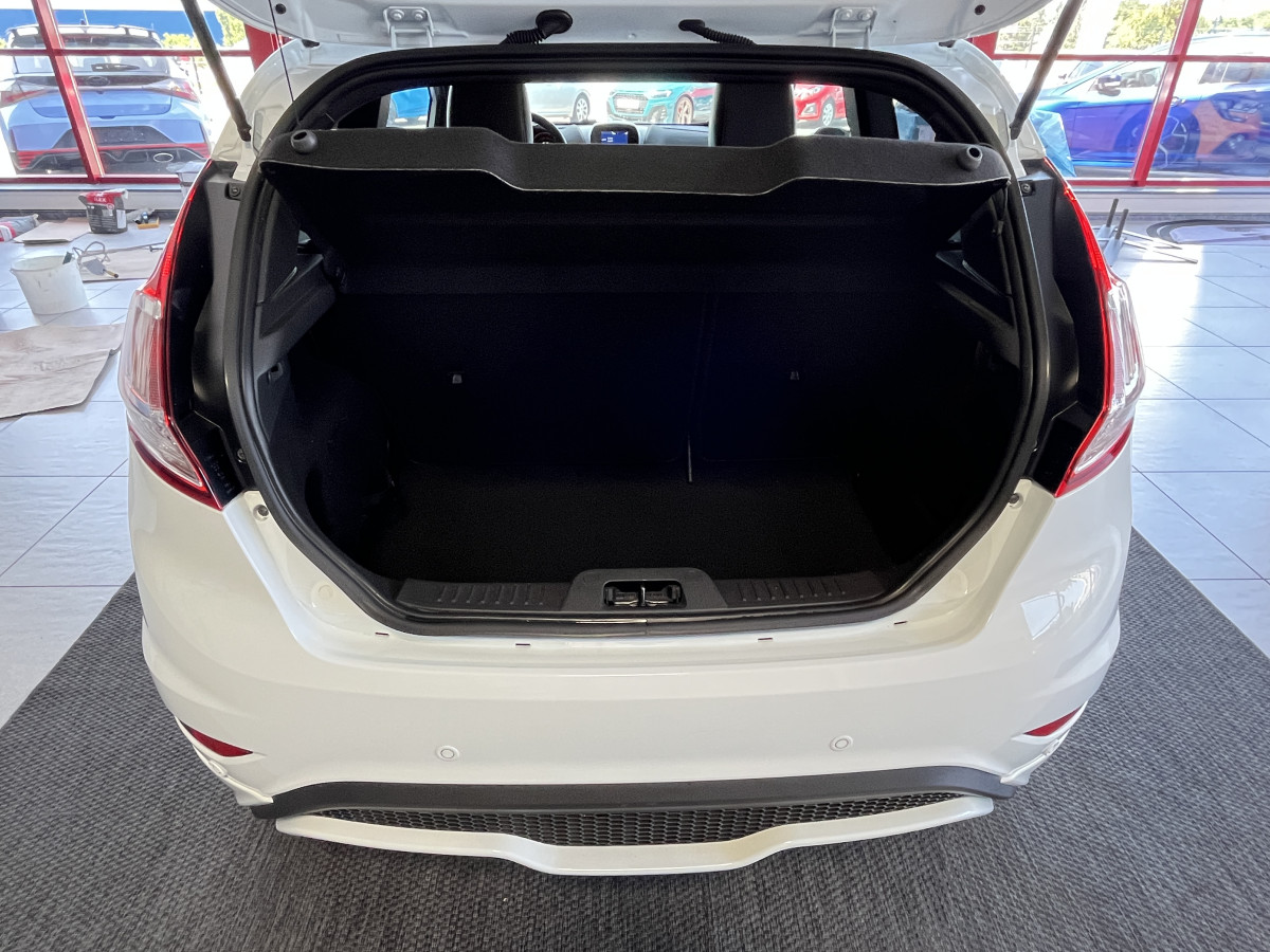 FORD FIESTA 1,6 182 GPS KEYLESS PARK PILOT RECARO HIFI SONY BLUETOOTH FEUX HALOGENE JANTES 17 1 ERE MAIN EXCELLENT ETAT