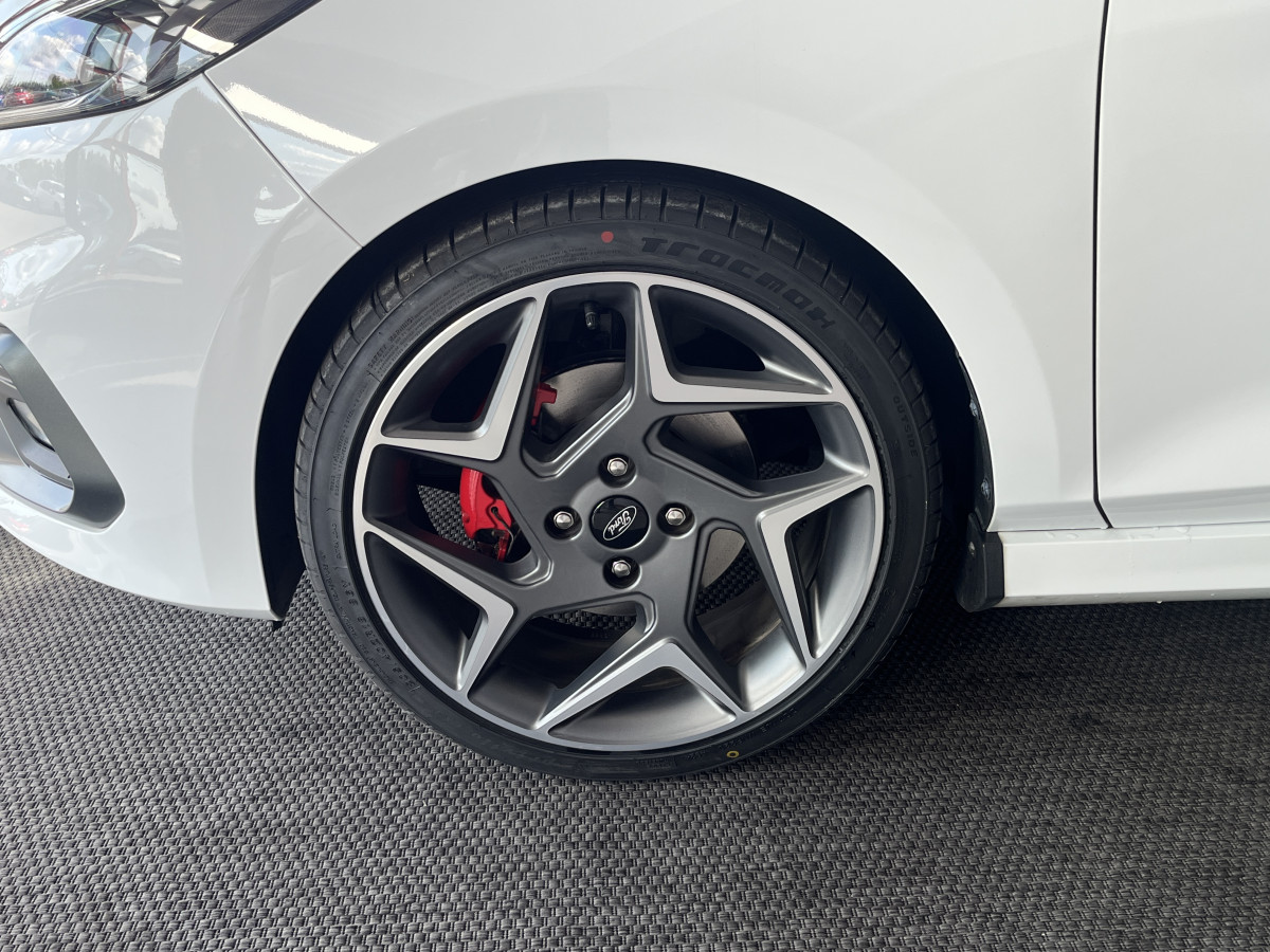 FORD FIESTA ST 1,5 200 TOIT PANORAMIQUE  GPS  KEYLESS APPLE CARPLAY FULL LED BLUETOOTH HIFI B&O REGULATEUR LIMITEUR PACK HIVER PARK PILOT JANTES 18 EXCELLENT ETAT