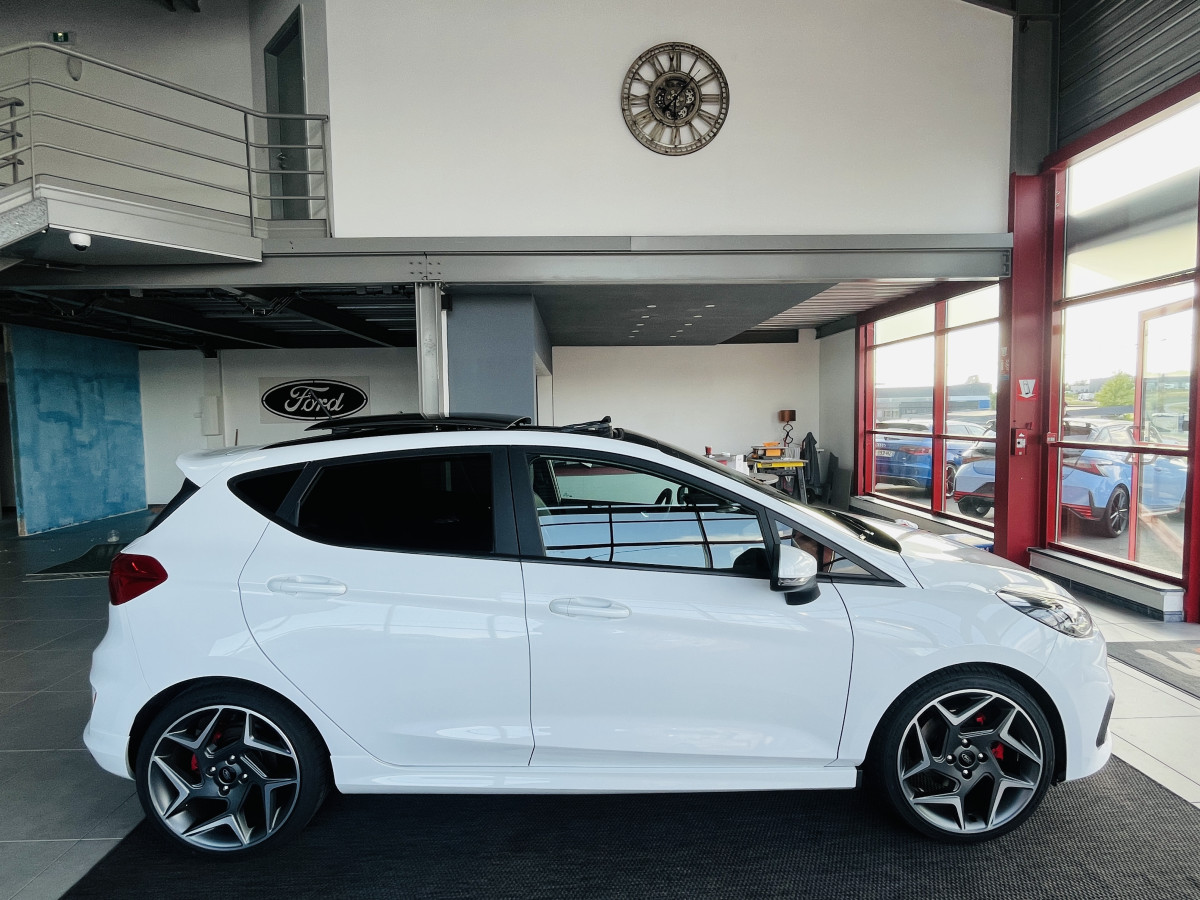FORD FIESTA ST 1,5 200 TOIT PANORAMIQUE  GPS  KEYLESS APPLE CARPLAY FULL LED BLUETOOTH HIFI B&O REGULATEUR LIMITEUR PACK HIVER PARK PILOT JANTES 18 EXCELLENT ETAT
