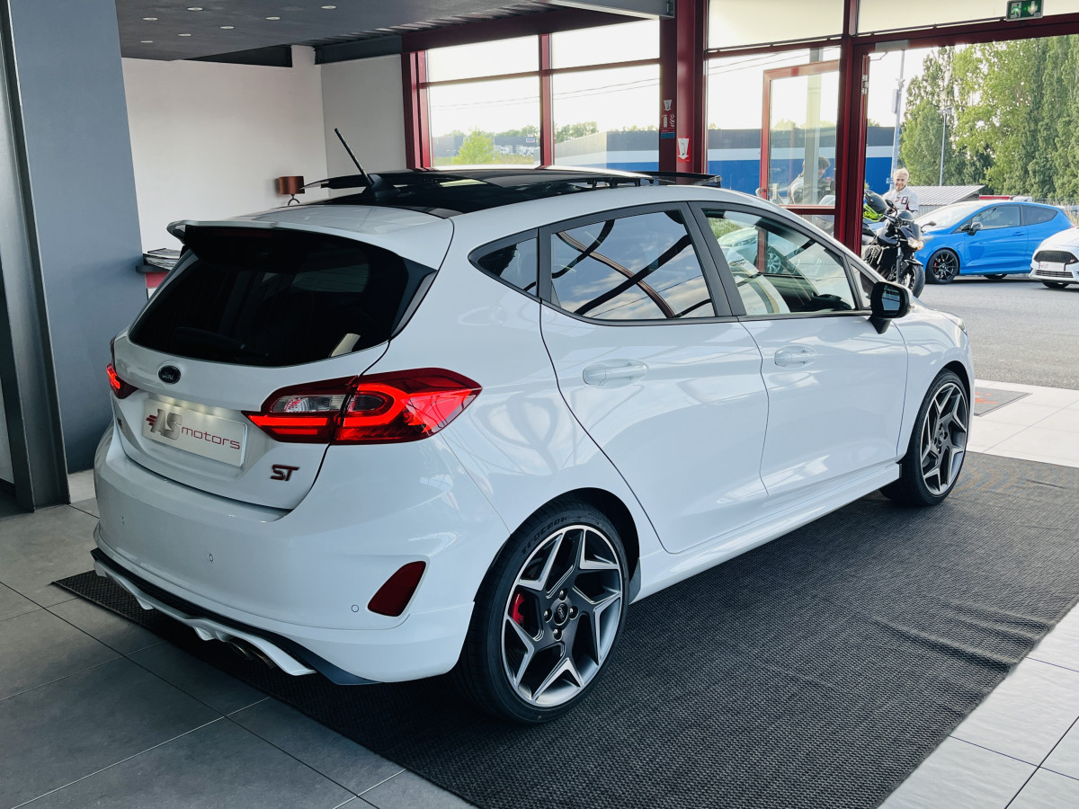 FORD FIESTA ST 1,5 200 TOIT PANORAMIQUE  GPS  KEYLESS APPLE CARPLAY FULL LED BLUETOOTH HIFI B&O REGULATEUR LIMITEUR PACK HIVER PARK PILOT JANTES 18 EXCELLENT ETAT