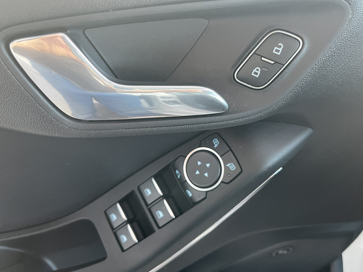 FORD FIESTA ST 1,5 200 TOIT PANORAMIQUE  GPS  KEYLESS APPLE CARPLAY FULL LED BLUETOOTH HIFI B&O REGULATEUR LIMITEUR PACK HIVER PARK PILOT JANTES 18 EXCELLENT ETAT