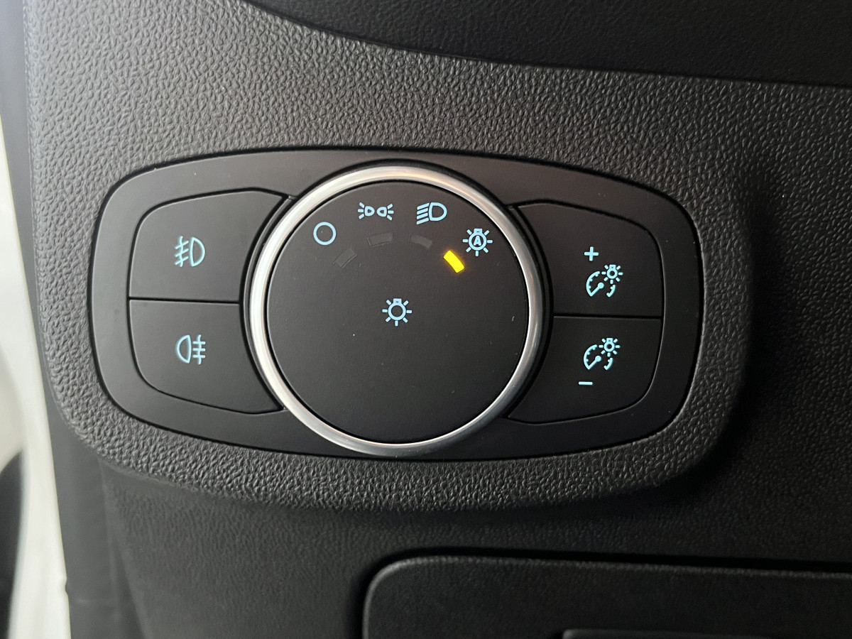 FORD FIESTA ST 1,5 200 TOIT PANORAMIQUE  GPS  KEYLESS APPLE CARPLAY FULL LED BLUETOOTH HIFI B&O REGULATEUR LIMITEUR PACK HIVER PARK PILOT JANTES 18 EXCELLENT ETAT