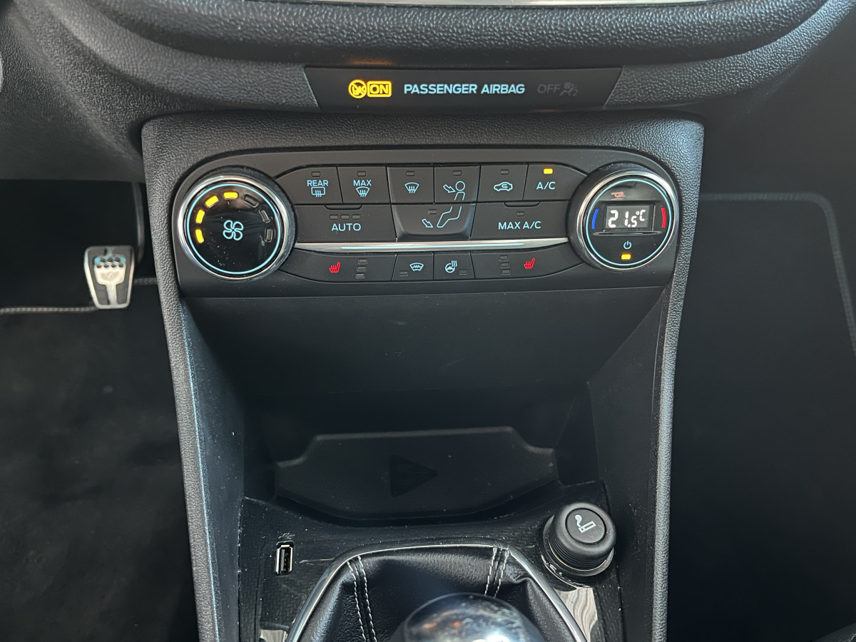 FORD FIESTA ST 1,5 200 TOIT PANORAMIQUE  GPS  KEYLESS APPLE CARPLAY FULL LED BLUETOOTH HIFI B&O REGULATEUR LIMITEUR PACK HIVER PARK PILOT JANTES 18 EXCELLENT ETAT