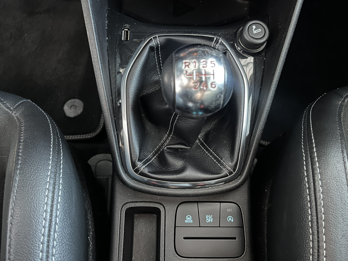 FORD FIESTA ST 1,5 200 TOIT PANORAMIQUE  GPS  KEYLESS APPLE CARPLAY FULL LED BLUETOOTH HIFI B&O REGULATEUR LIMITEUR PACK HIVER PARK PILOT JANTES 18 EXCELLENT ETAT
