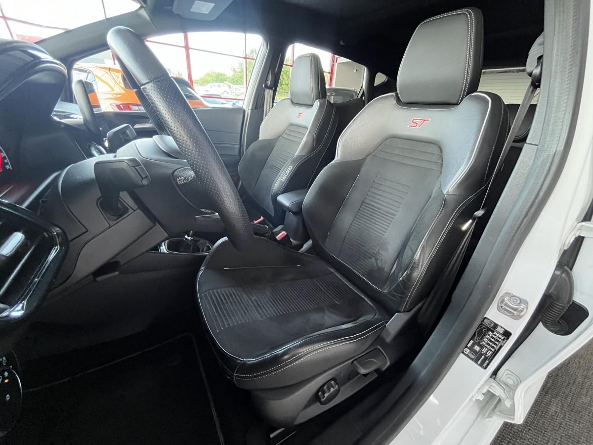 FORD FIESTA ST 1,5 200 TOIT PANORAMIQUE  GPS  KEYLESS APPLE CARPLAY FULL LED BLUETOOTH HIFI B&O REGULATEUR LIMITEUR PACK HIVER PARK PILOT JANTES 18 EXCELLENT ETAT