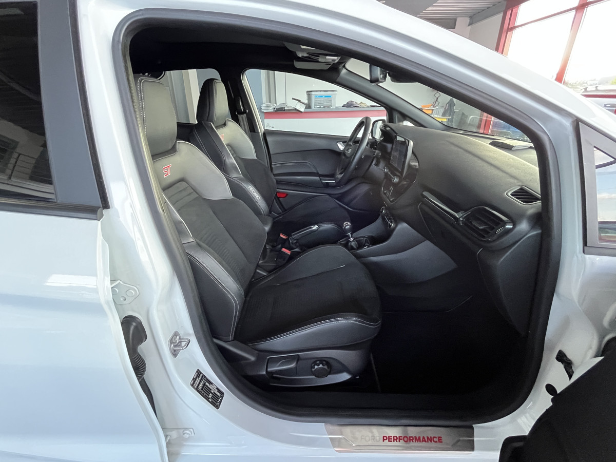 FORD FIESTA ST 1,5 200 TOIT PANORAMIQUE  GPS  KEYLESS APPLE CARPLAY FULL LED BLUETOOTH HIFI B&O REGULATEUR LIMITEUR PACK HIVER PARK PILOT JANTES 18 EXCELLENT ETAT