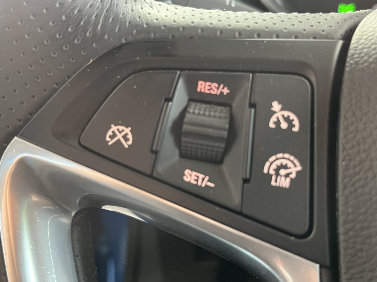 OPEL ASTRA GTC OPC 2,0 TURBO 280 PACK PERFORMANCE HIFI INFINITY GPS SIEGES RECARO PERF JANTES 20 BI-XENON PACK APPARENCE FREIN BREMBO PARK PILOT  EXCELLENT ETAT
