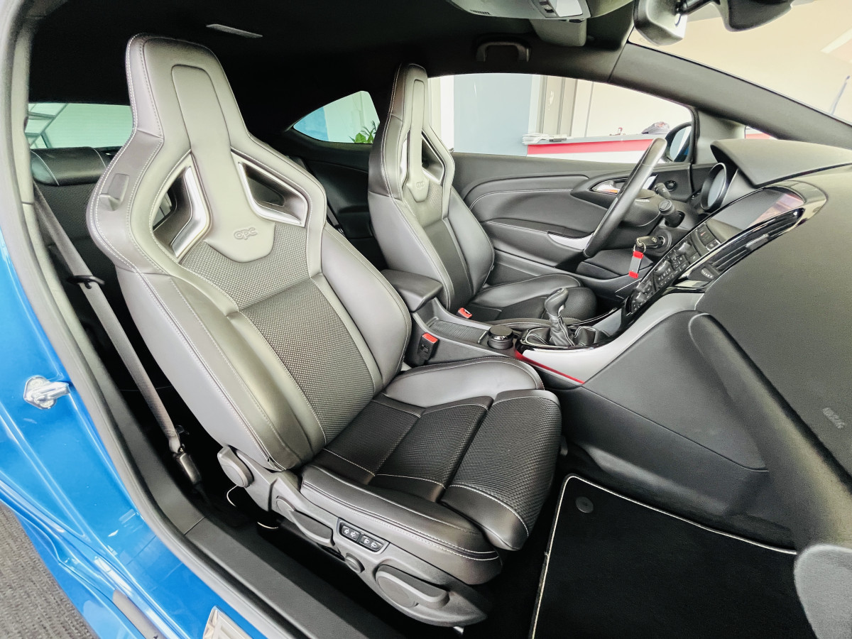 OPEL ASTRA GTC OPC 2,0 TURBO 280 PACK PERFORMANCE HIFI INFINITY GPS SIEGES RECARO PERF JANTES 20 BI-XENON PACK APPARENCE FREIN BREMBO PARK PILOT  EXCELLENT ETAT