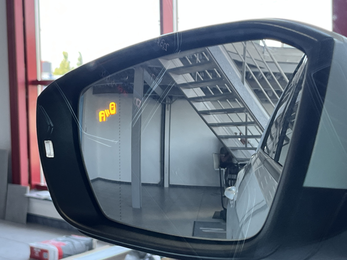 VOLKSWAGEN T-ROC 2,0 TSI 190 R-LINE DSG7 4MOTION TOIT PANORAMIQUE OUVRANT APPLE CARPLAY  DMS  ACC GPS CAMERA VIRTUAL COCKPIT HIFI BEATS FULL LED REGULATEUR LIMITEUR JANTE 19 EXCELLENT ETAT